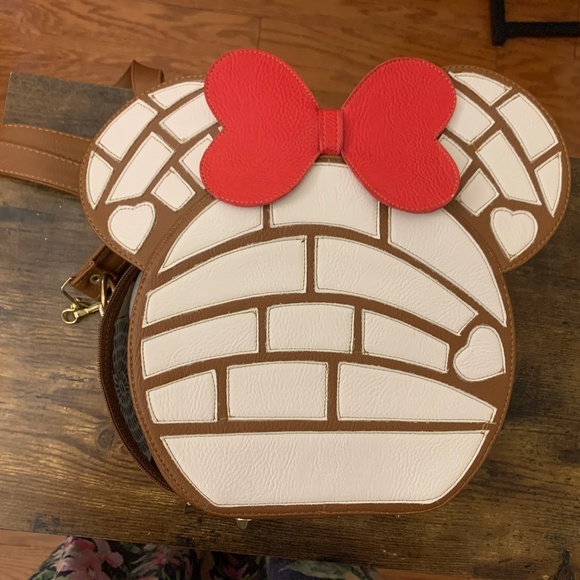 Concha Minnie Mouse Tan and White Shoulder Bag Purse - New - Picture 1 of 12